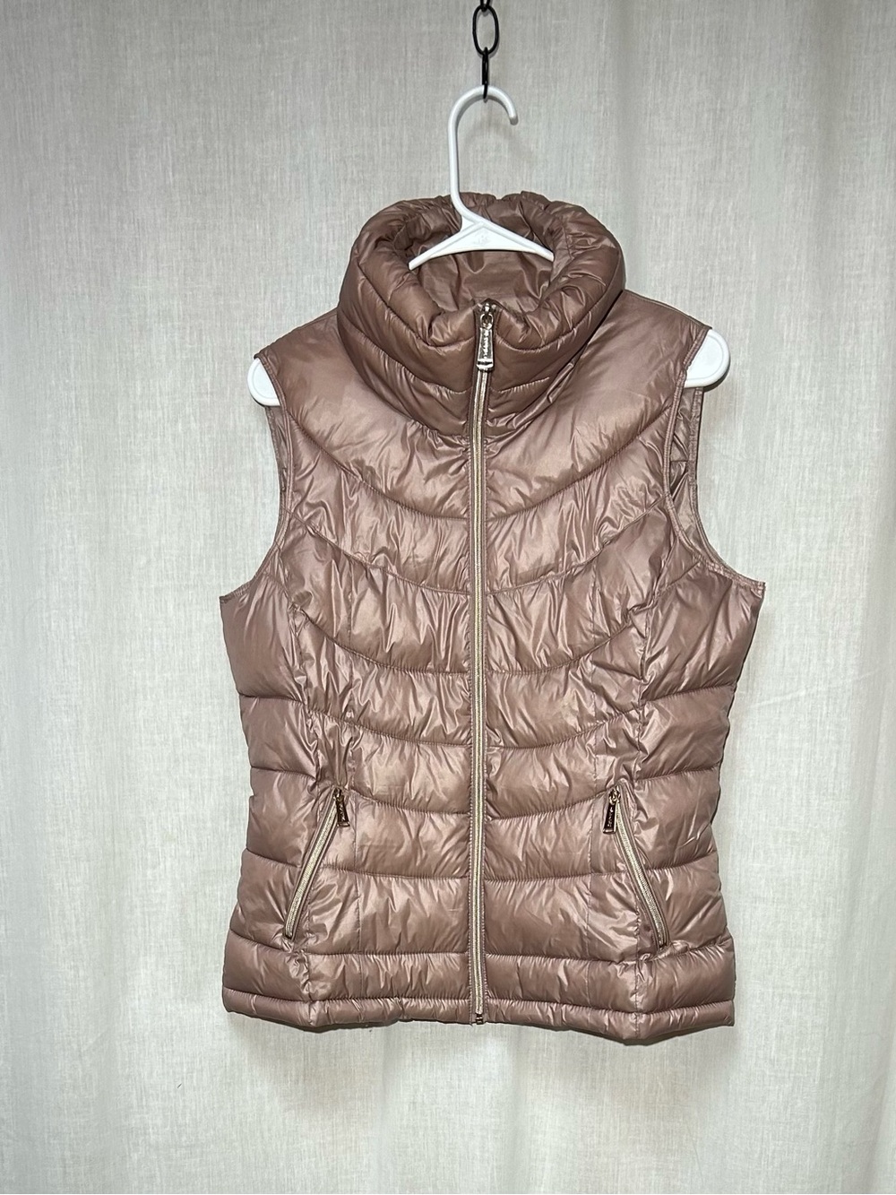 Women’s Quilted Puffer Vest - Dusty rose size medium zip pockets zip closure.